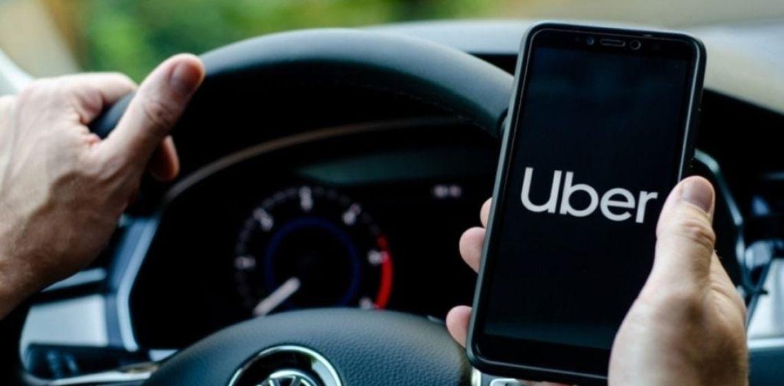 ¿Quién te abre la puerta cuando pedís un Uber?: el perfil de los conductores de la app en Córdoba