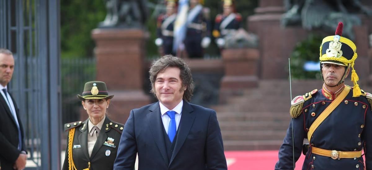 Milei buscará revalidar las credenciales del cambio, acechado por una imagen en baja
