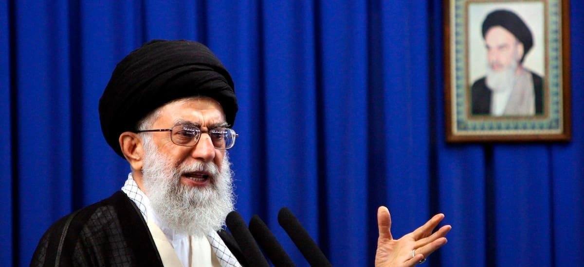 Quién era Alí Jameneí, el líder supremo de Irán por más de 30 años: su vínculo con Argentina