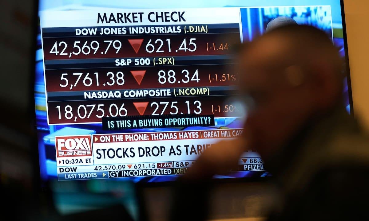 MERCADOS A.LATINA-Monedas operan mixtas en medio de avance global del dólar tras dato del empleo en EEUU