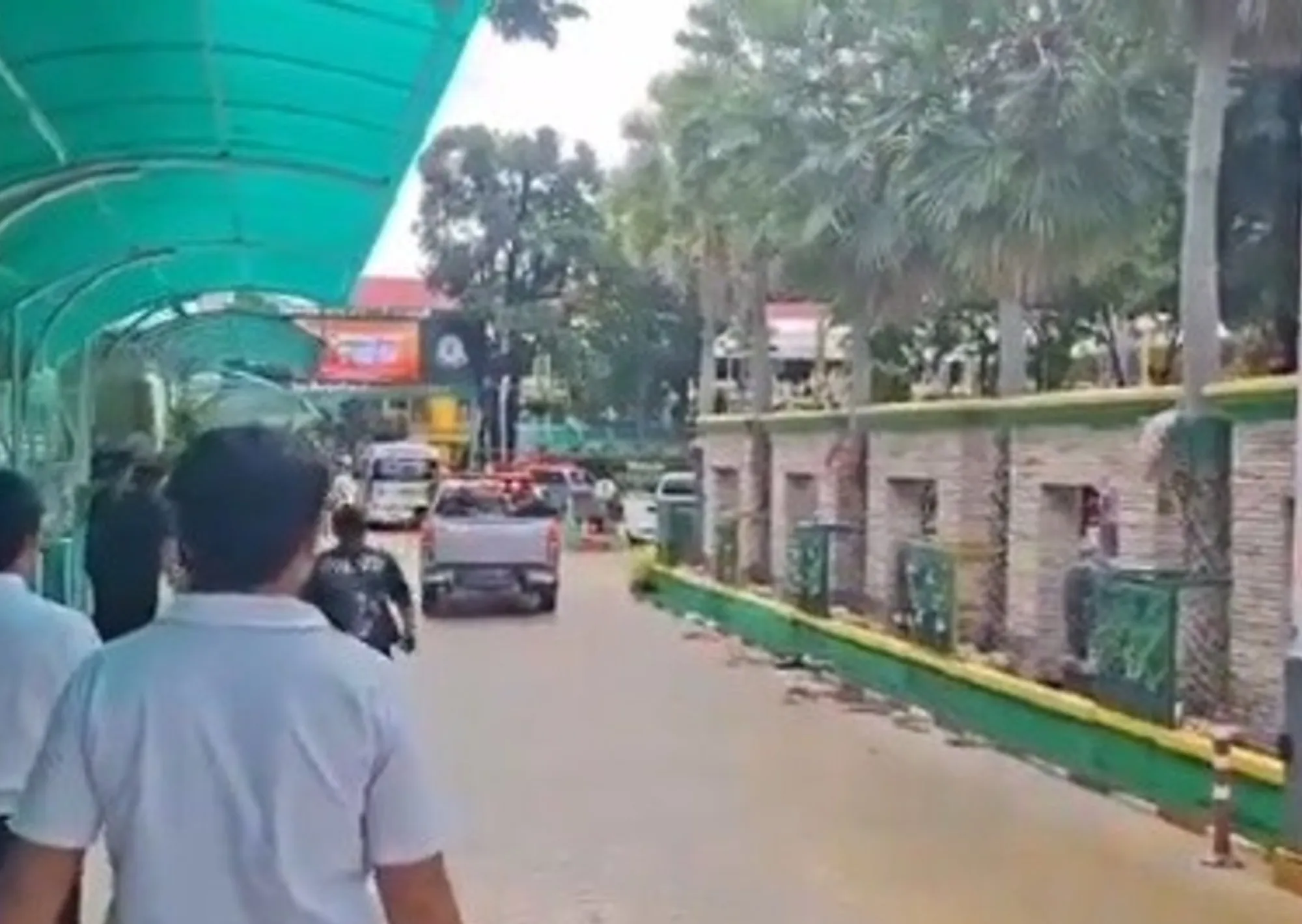 Tiroteo dentro de una escuela en Tailandia: hay 2 personas muertas, al menos 15 alumnos heridos y el tirador, un adolescente de 15 años resultó abatido