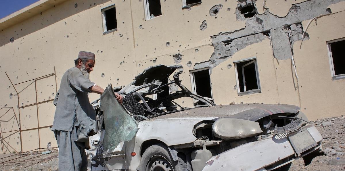 Pakistán dice que mató a 67 miembros de fuerzas afganas en quinto día de combates