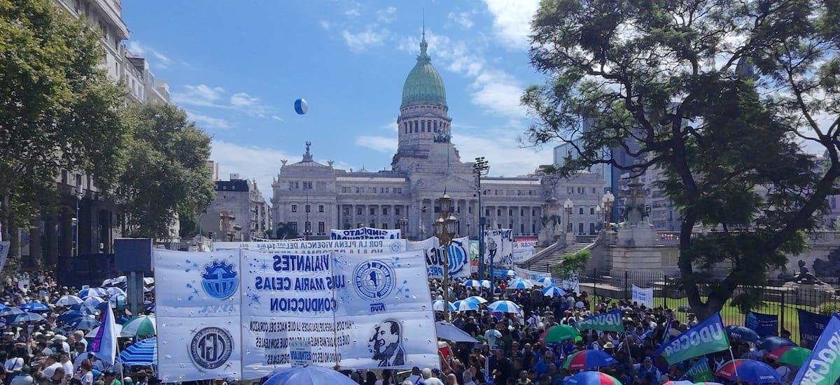 Reforma laboral: qué sindicatos y gremios paran y cuáles se movilizan al Congreso hoy