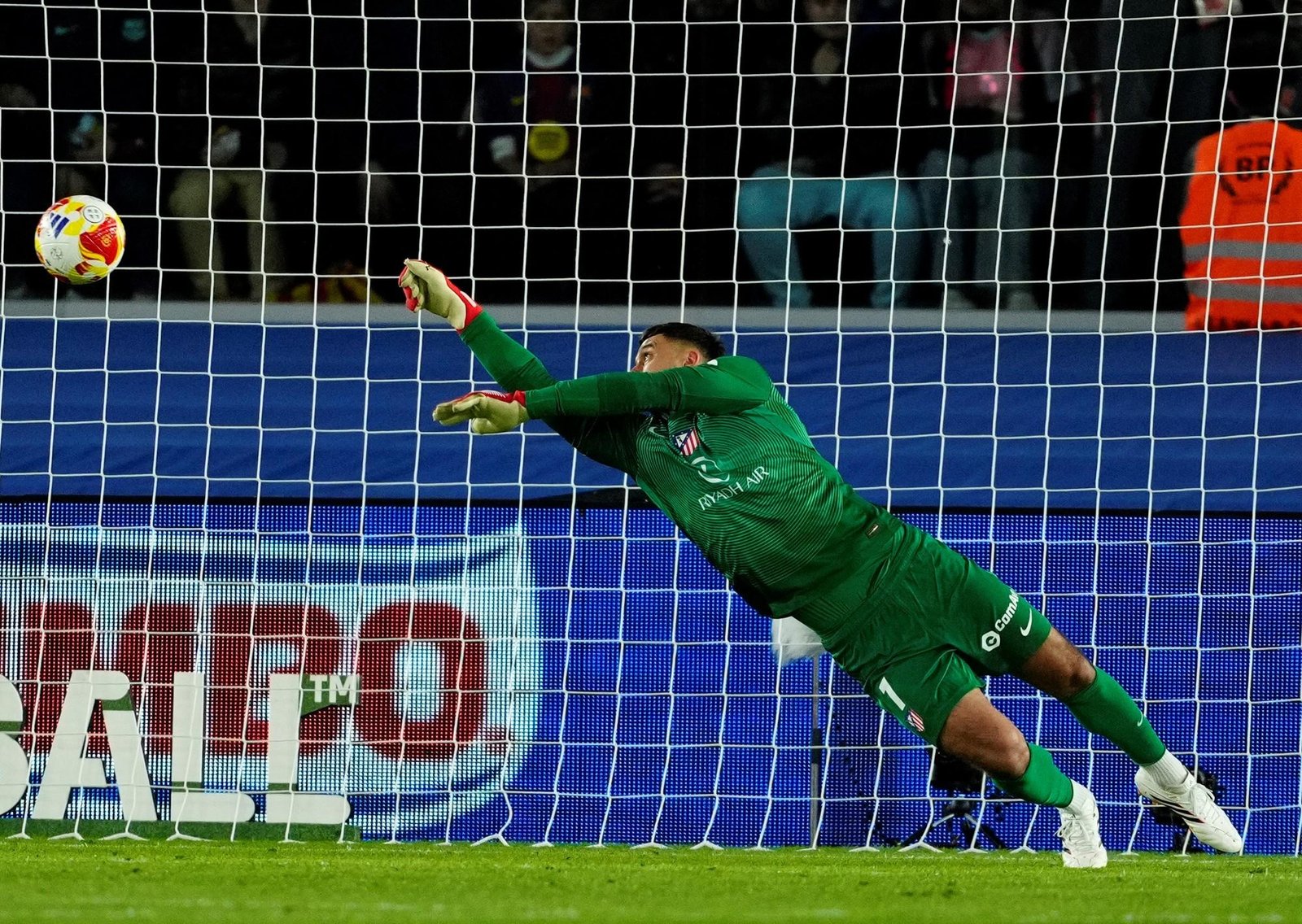 La noche que Musso pidió a gritos un lugar en el Mundial: su actuación consagratoria para meter al Atlético en la final de la Copa del Rey