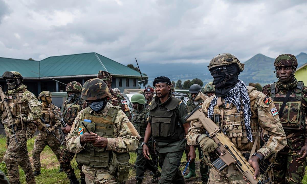 Residentes de ciudad del este del Congo temen enfermedades tras hallazgo de fosas comunes