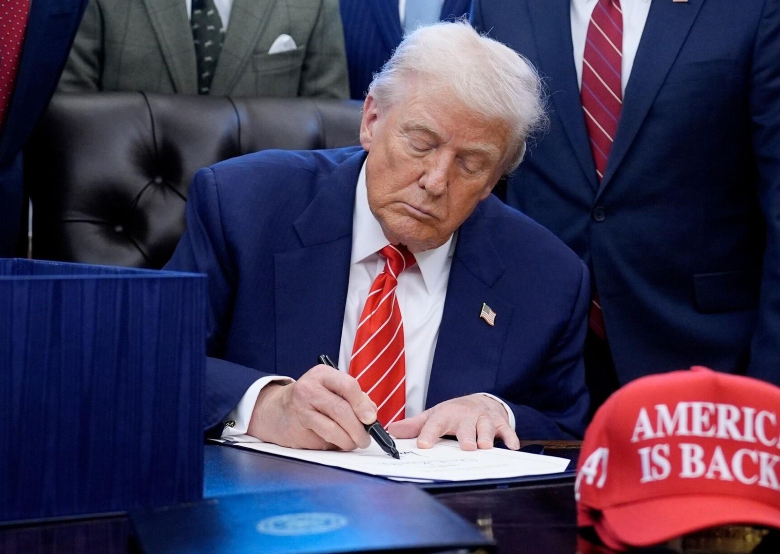 Trump firmó un presupuesto de 1,2 billones de dólares y puso fin al cierre parcial del gobierno