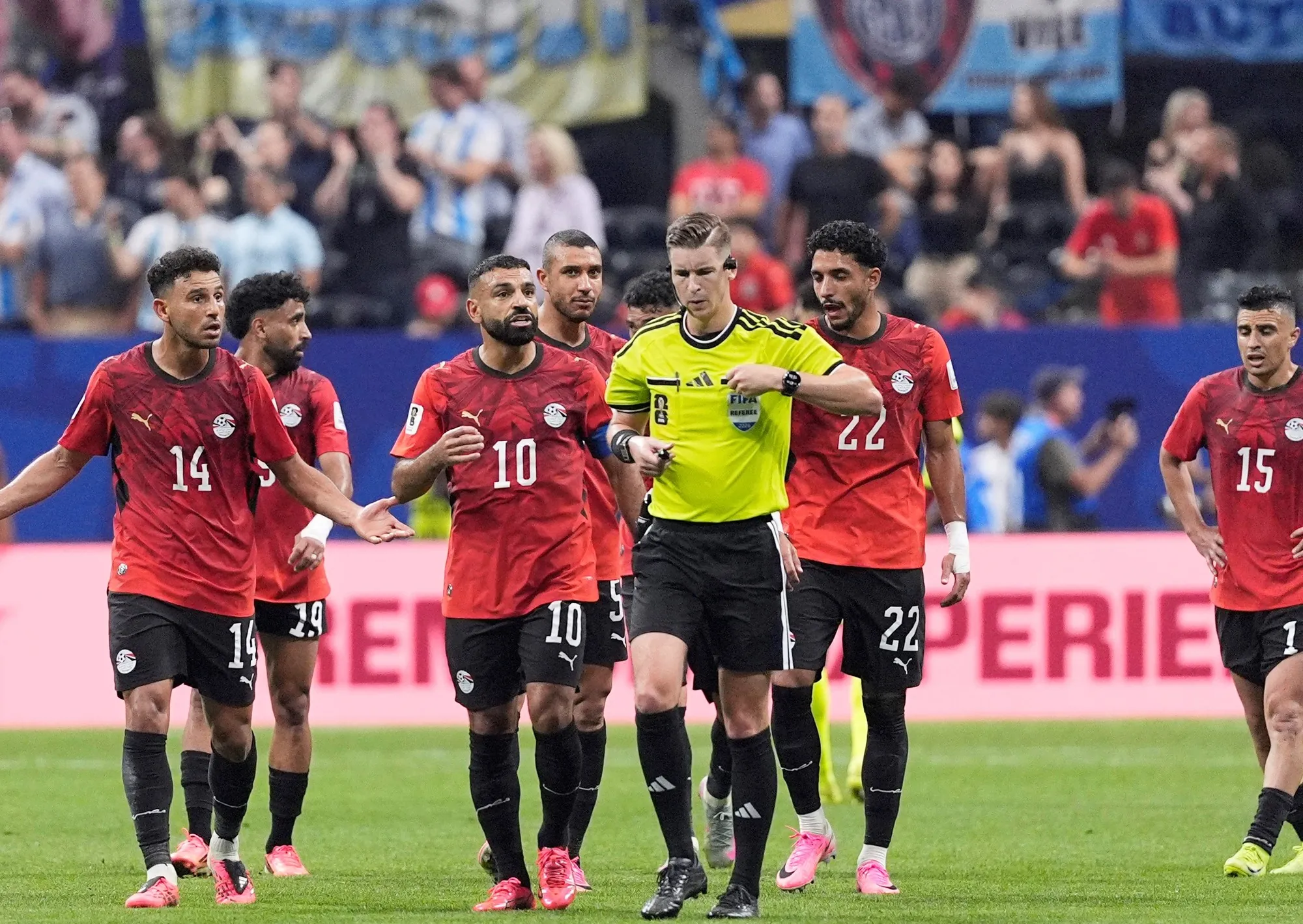 Contundente defensa de la FIFA al árbitro Letexier tras las polémicas en Argentina vs Egipto: "No somos influenciados por nadie"
