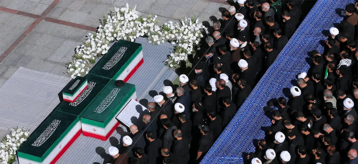 Interna en el régimen iraní: la ausencia de Mojtaba Khamenei en el funeral del líder supremo abre las dudas sobre su poder real