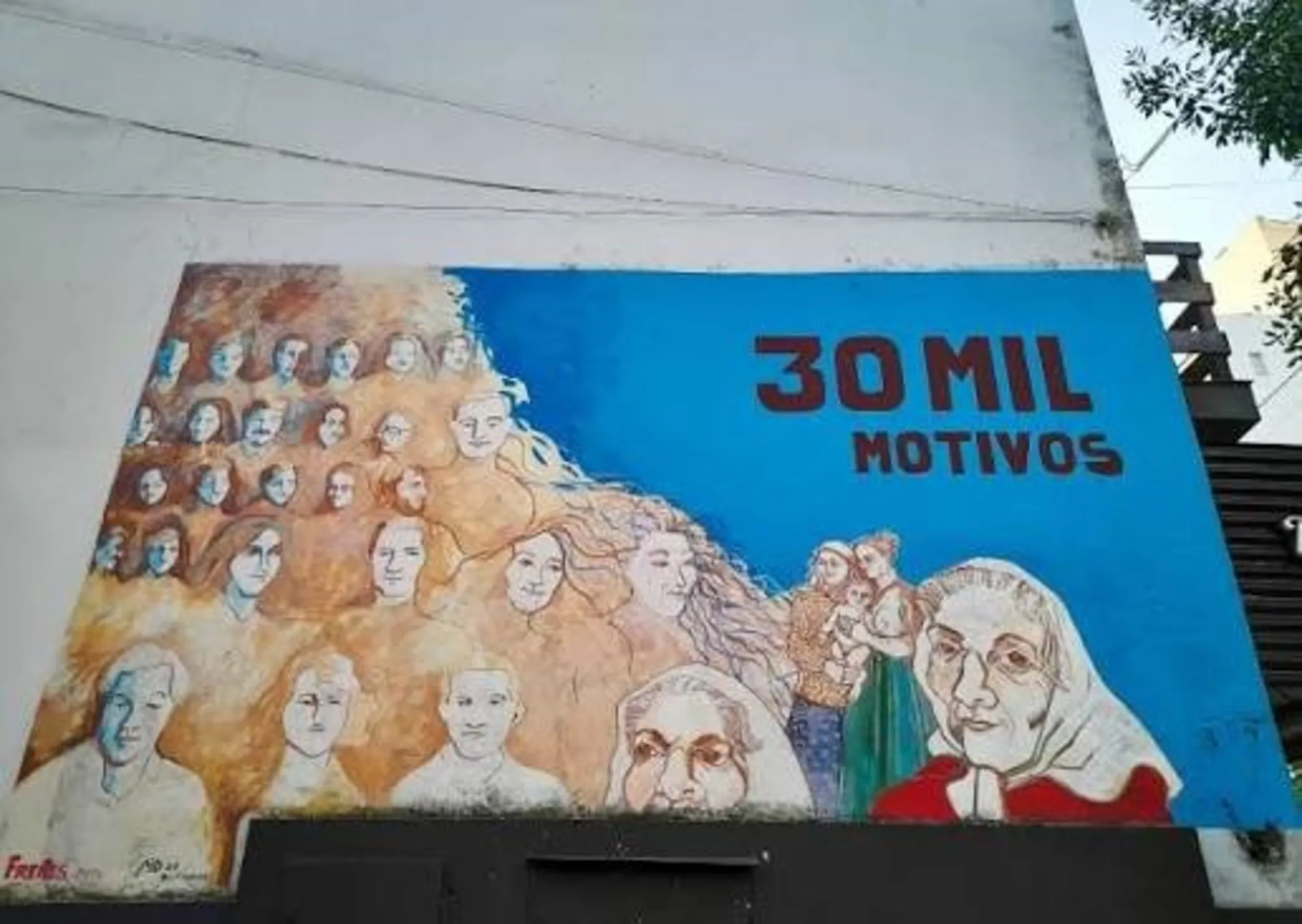 Polémica en Mar del Plata: tapan con pintura el mural de la memoria "30 mil motivos" realizado por un histórico artista local