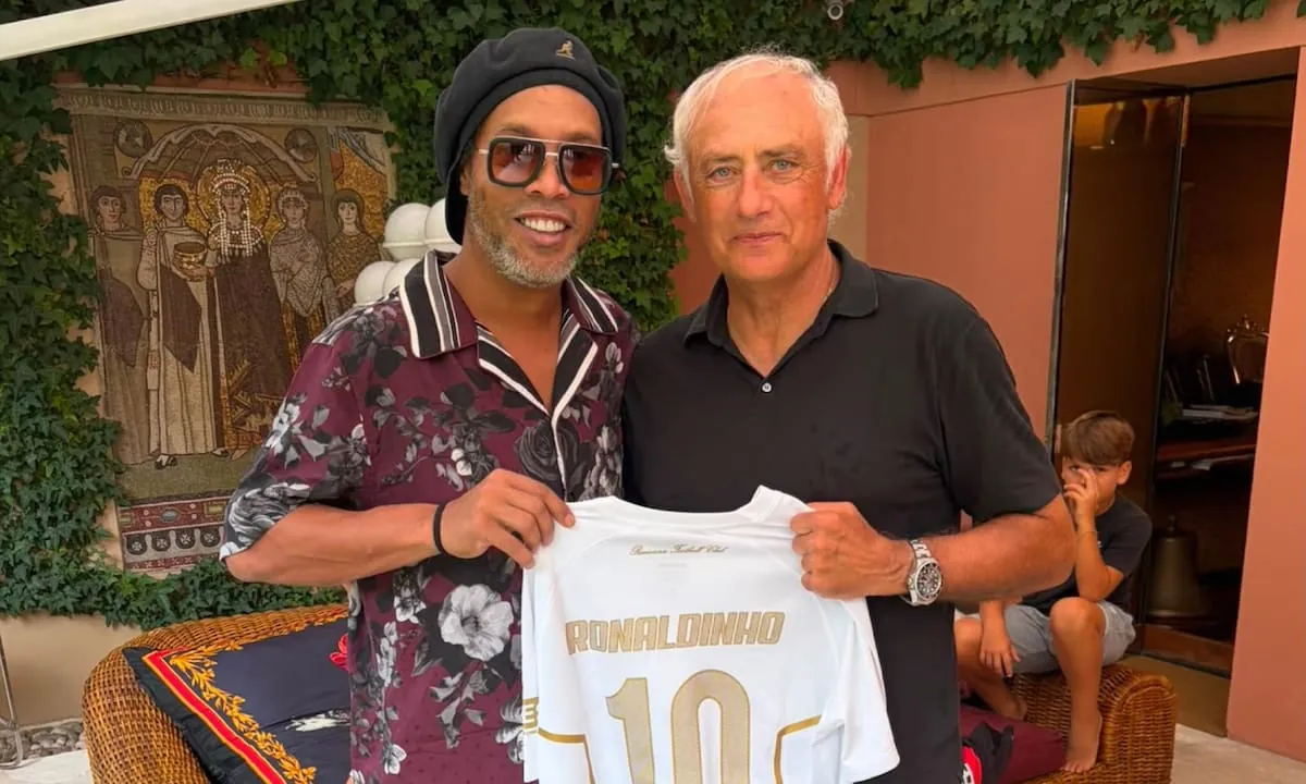 Ronadinho fue presentado por un club de la tercera división de Italia e ilusiona al mundo con volver a jugar