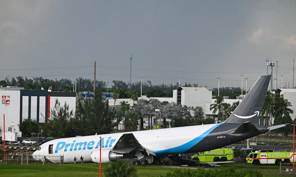 Accidente aéreo en Miami: qué pasó con el avión de carga de Amazon