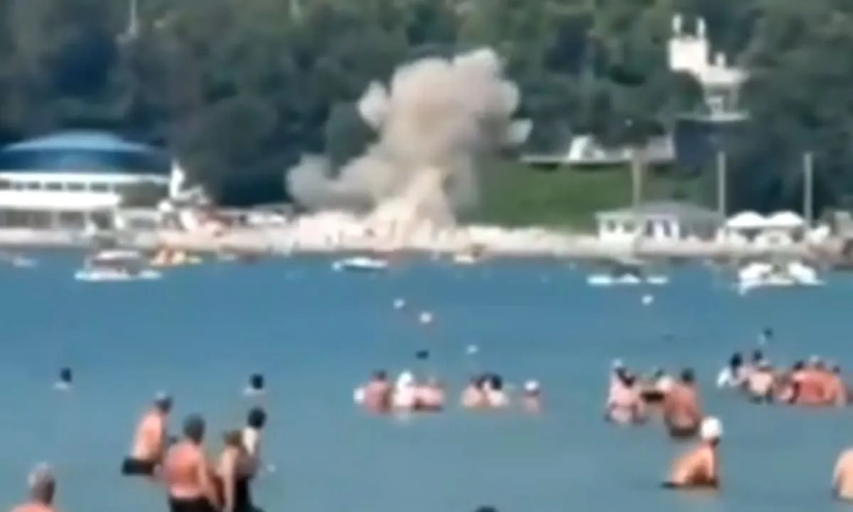Un dron ucraniano impactó en una playa llena de bañistas en el mar Negro: al menos siete muertos y 40 heridos