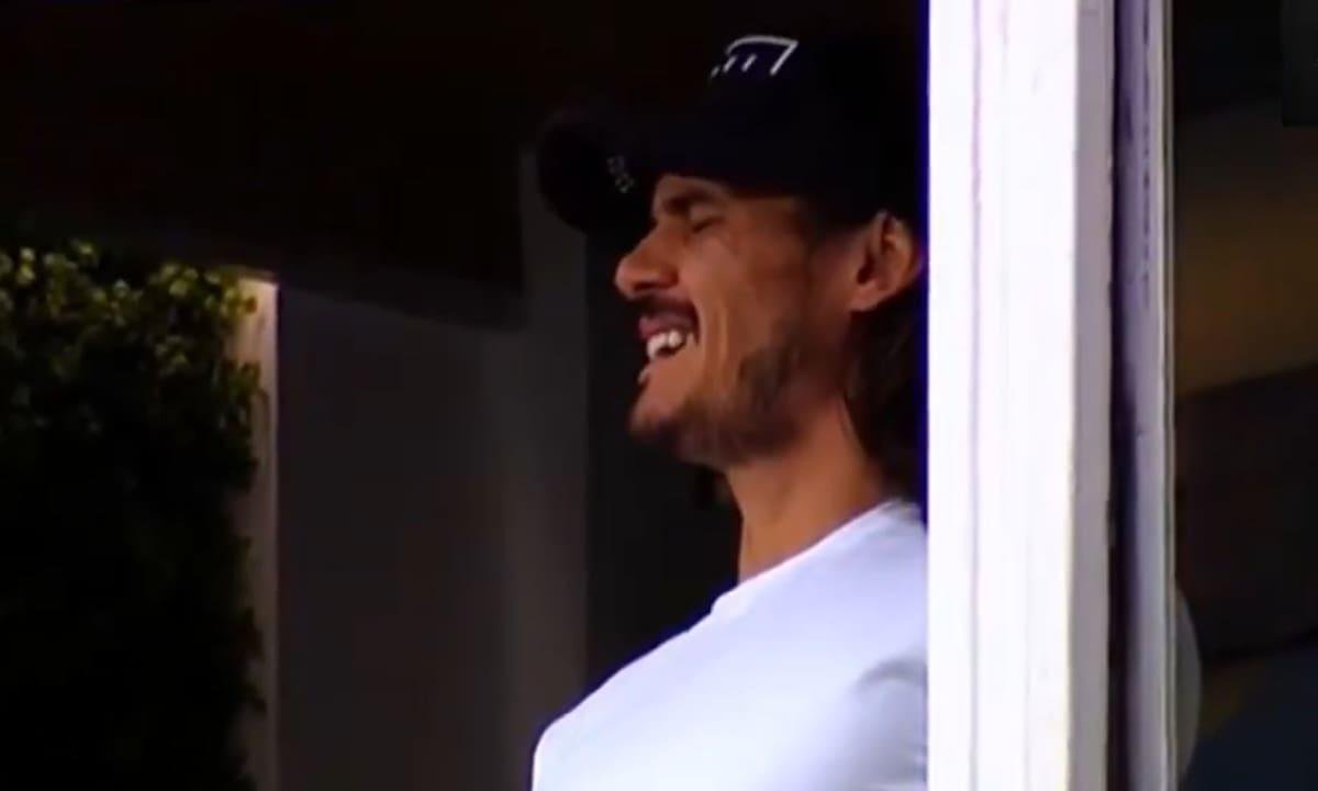 Edinson Cavani dejó una imagen preocupante en la Bombonera: el gesto de dolor en un palco
