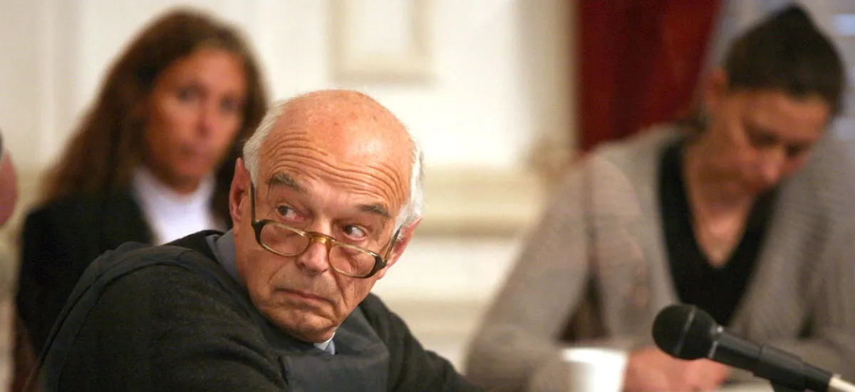 El cura represor Christian von Wernich, preso por crímenes de lesa humanidad, pidió un permiso para ver al papa León XIV