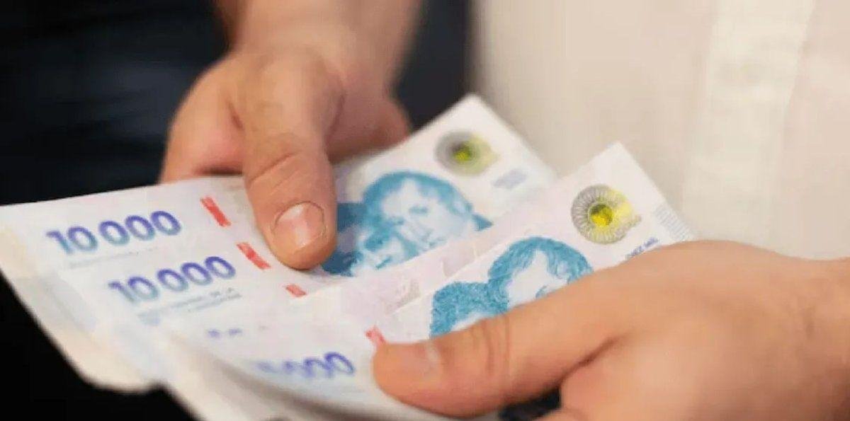 ¿Cuánta ganancia se obtiene al invertir $900.000 en un plazo fijo a 30 días?