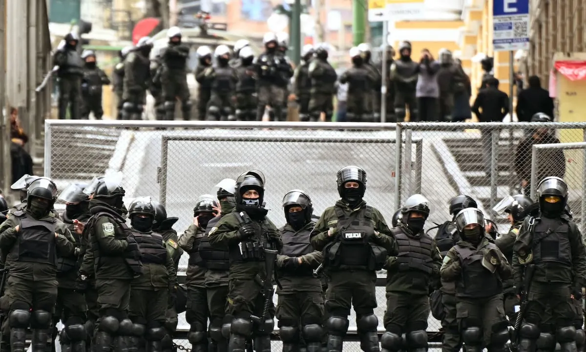 Choques en La Paz y el debate por un estado de excepción agravan la crisis en Bolivia