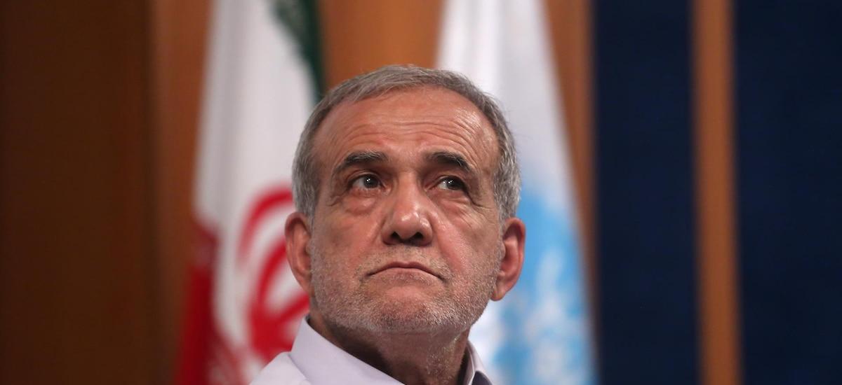 El presidente iraní, el jefe del poder judicial y un jurista asumen el liderazgo temporal del país