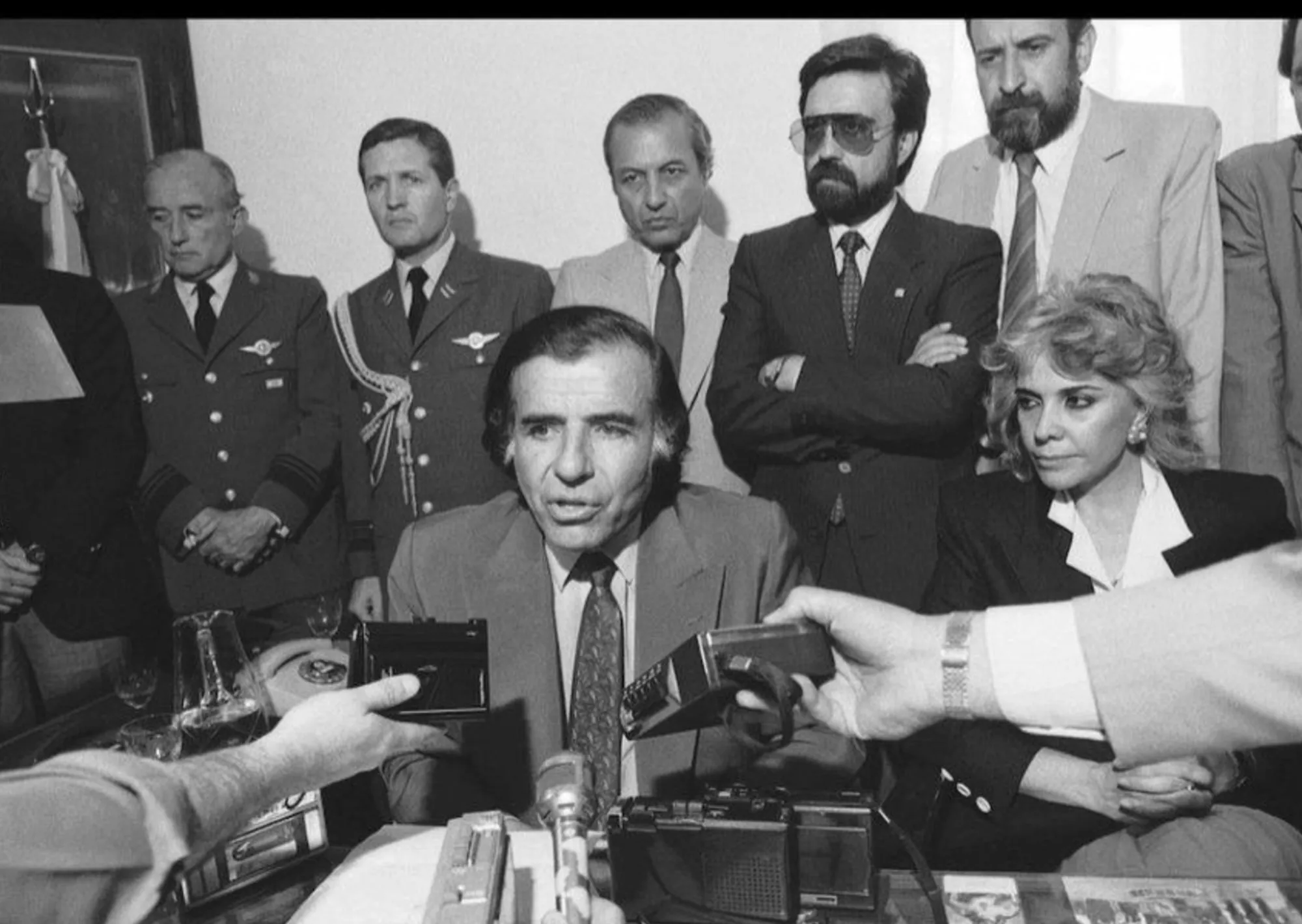 Los secretos detrás de los indultos de Menem: diálogos inéditos, un abrazo antiperonista, los restos de Rosas, Yuyito, y el rechazo de Videla