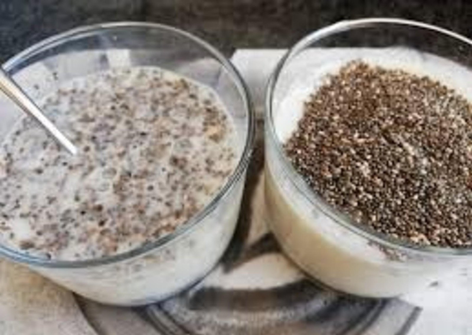 Chía con agua vs. Chía con leche: cómo prepararla para aprovechar más sus propiedades