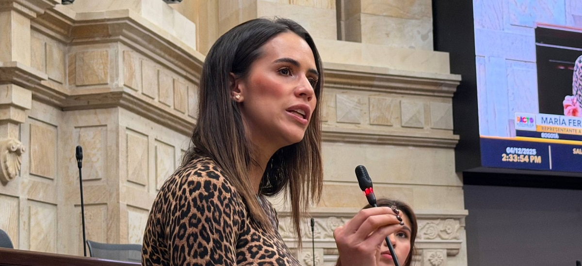 Mafe Carrascal llamó “adefesio institucional” al CNE por revocar listas del Pacto y sacar a Iván Cepeda de la consulta