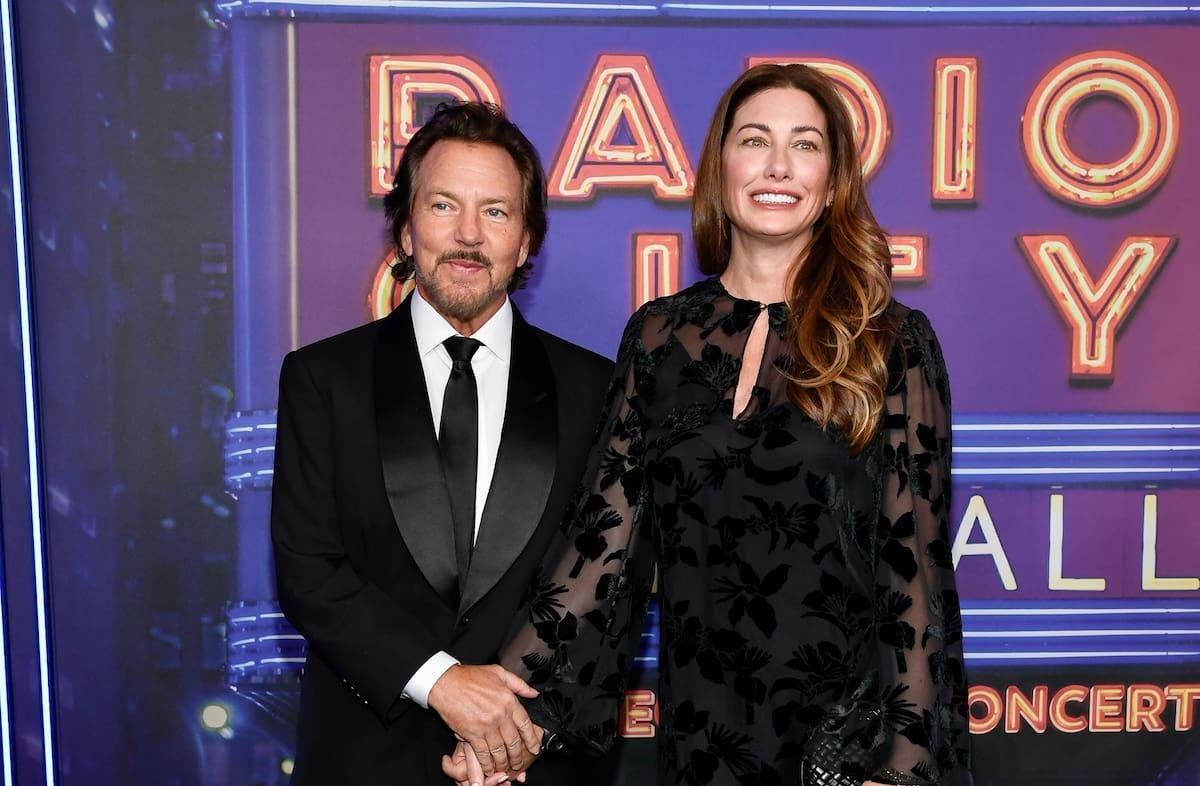 Eddie Vedder convierte su vulnerabilidad en un poderoso ruego en "Matter of Time" de Netflix