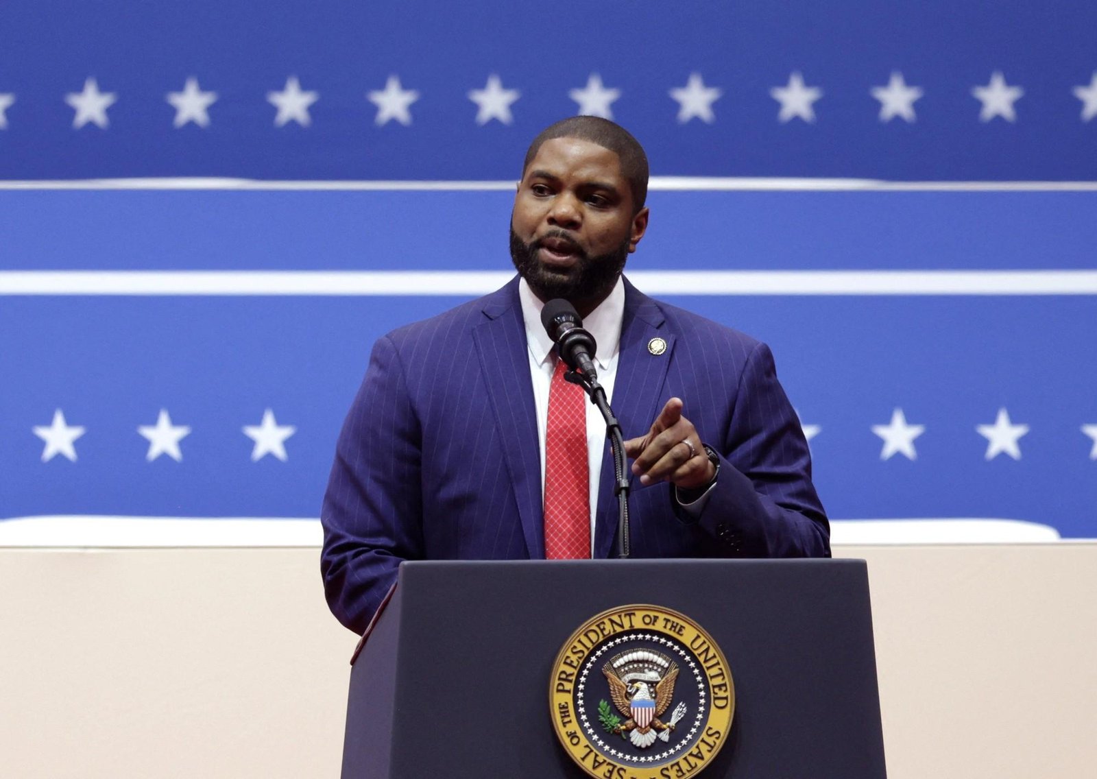 En Florida: Byron Donalds impulsa la Ley SAVE que exigiría una prueba de ciudadanía para poder votar