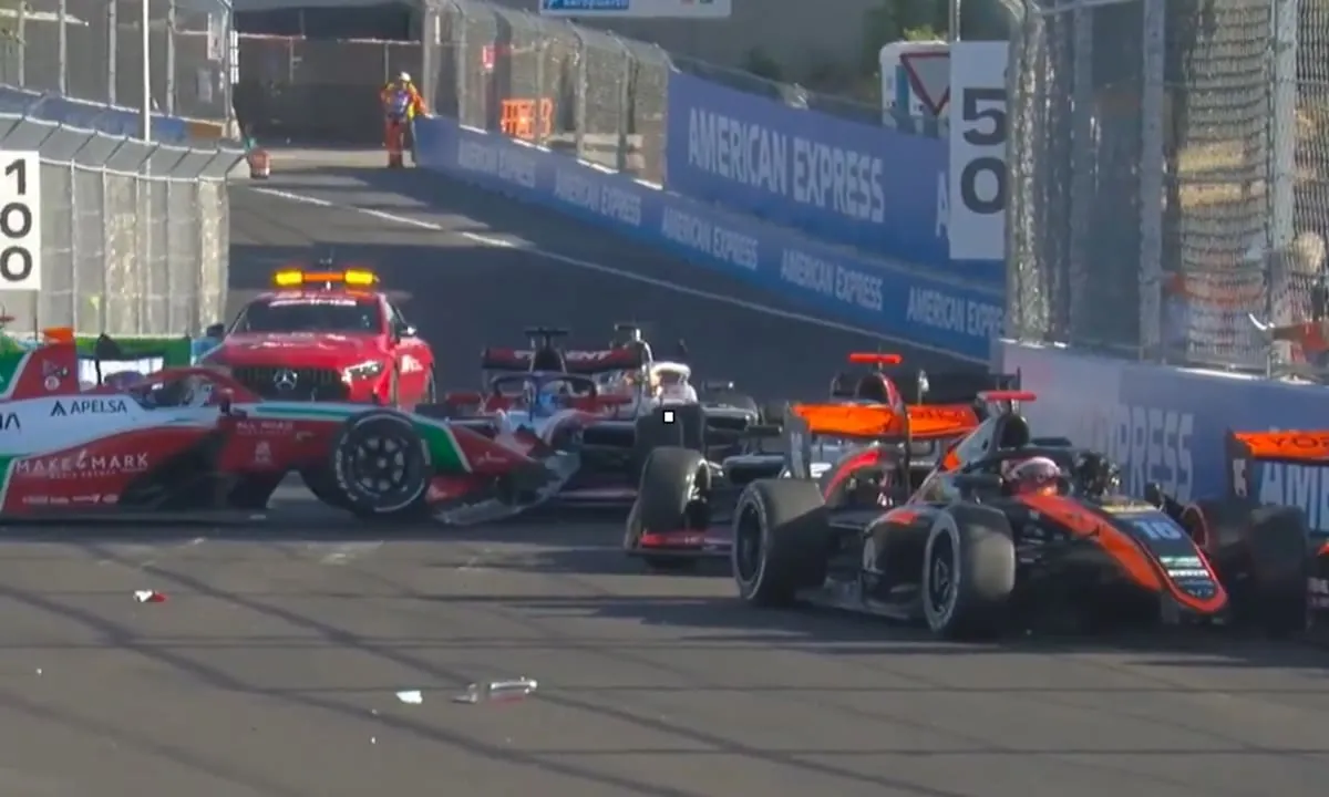 Un accidente múltiple en el GP de Madrid de la Fórmula 3 detuvo por media hora la carrera: “¡Están locos!“