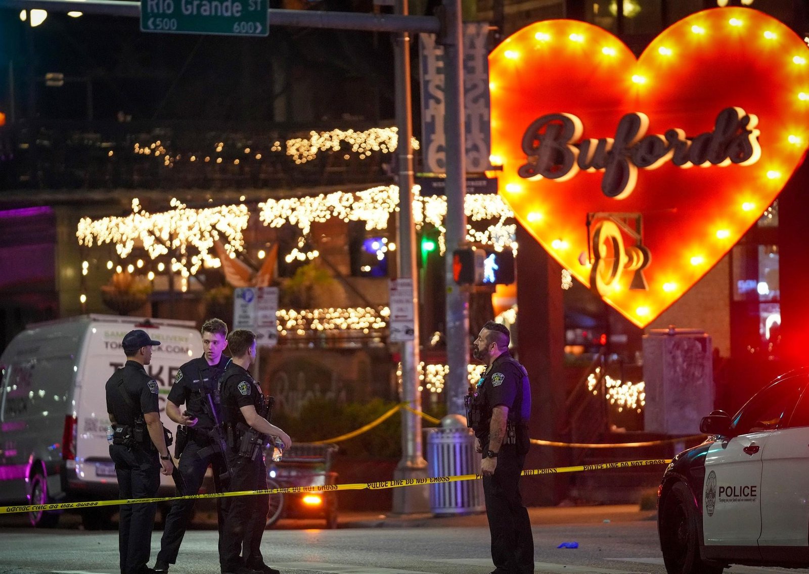 Entró a los tiros a un bar de Texas, Estados Unidos: 3 muertos y al menos 14 heridos