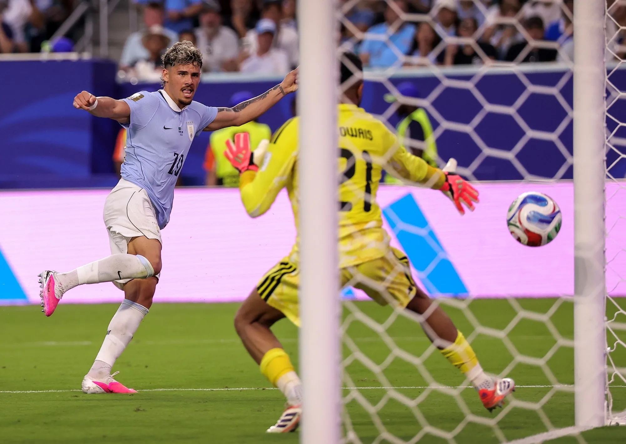 El Uruguay de Bielsa la pasó mal, pero al final rescató un empate ante Arabia Saudita: más sorpresas en un grupo que le interesa a la Argentina