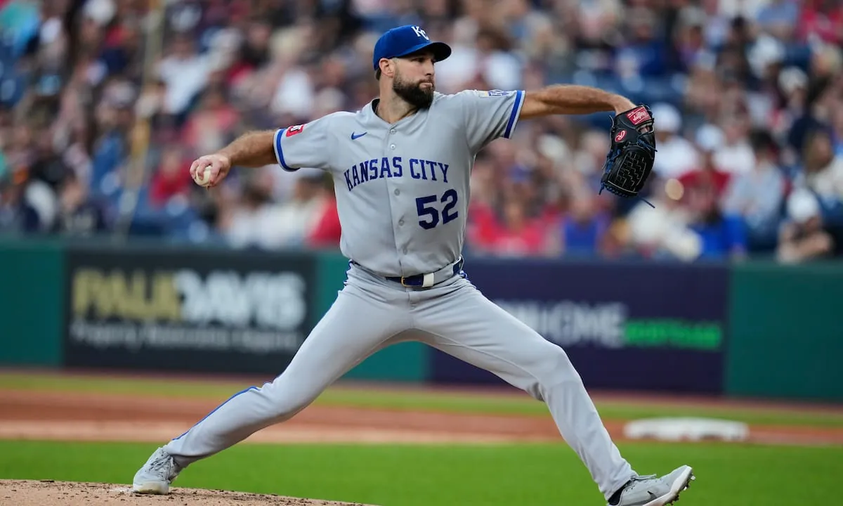 Michael Wacha domina 8 innings y Reales blanquean 3-0 a Guardianes para su 11mo triunfo en 12 juegos