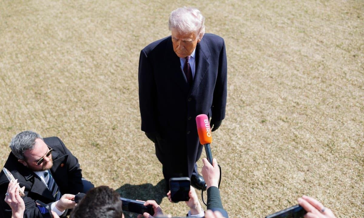 Trump plantea la posibilidad de una "toma amistosa de Cuba" tras conversaciones con LA NACION