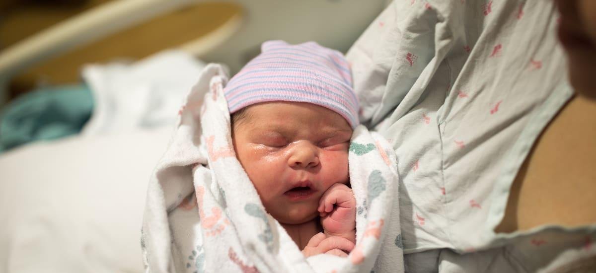 Despedida a la Ley del Registro Civil: ahora la madre podrá optar que sus hijos porten su apellido - El Cronista