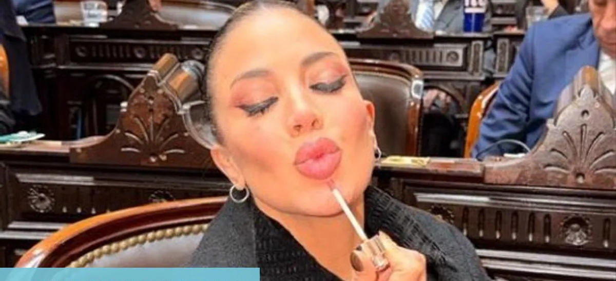 Virginia Gallardo fue al recinto a maquillarse y sacarse fotos: las redes explotaron de memes y reacciones