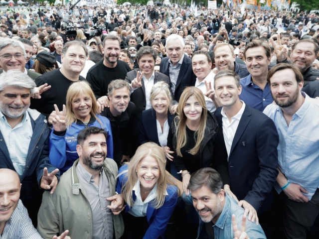 Los intendentes que responden a Axel Kicillof salen a cruzar a Cristina Kirchner: вЂњLa decisiГіn de desdoblar las elecciones fue acertadaвЂќ