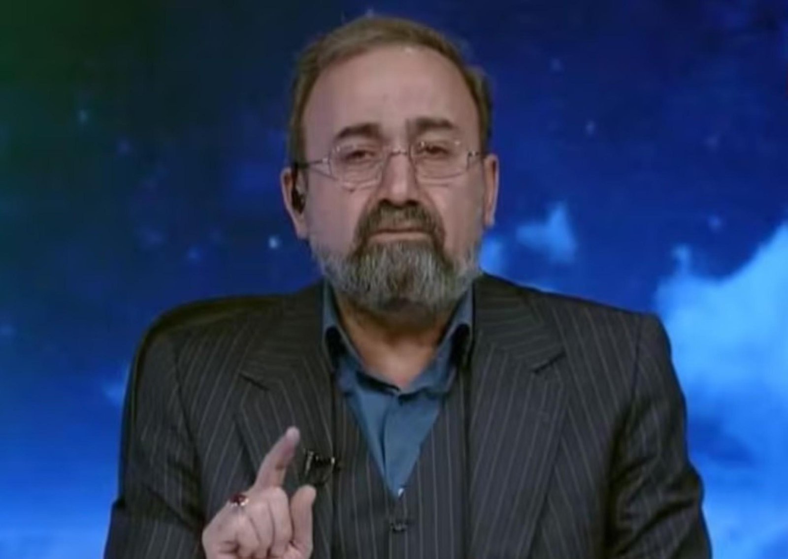 Un presentador de la televisión estatal iraní se quebró al anunciar la muerte de Ali Khamenei: "El dulce y puro trago del martirio"