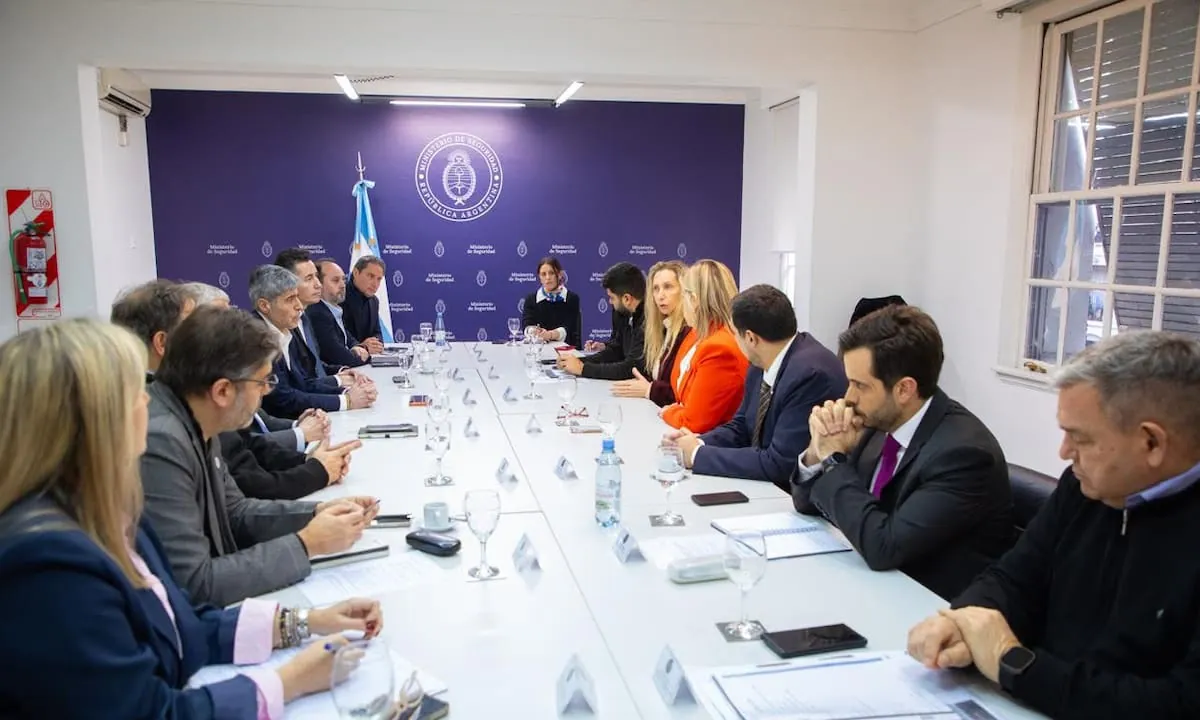 La preparación de la visita del Papa logró una reunión entre Karina Milei y Carlos Bianco, la mano derecha de Kicillof