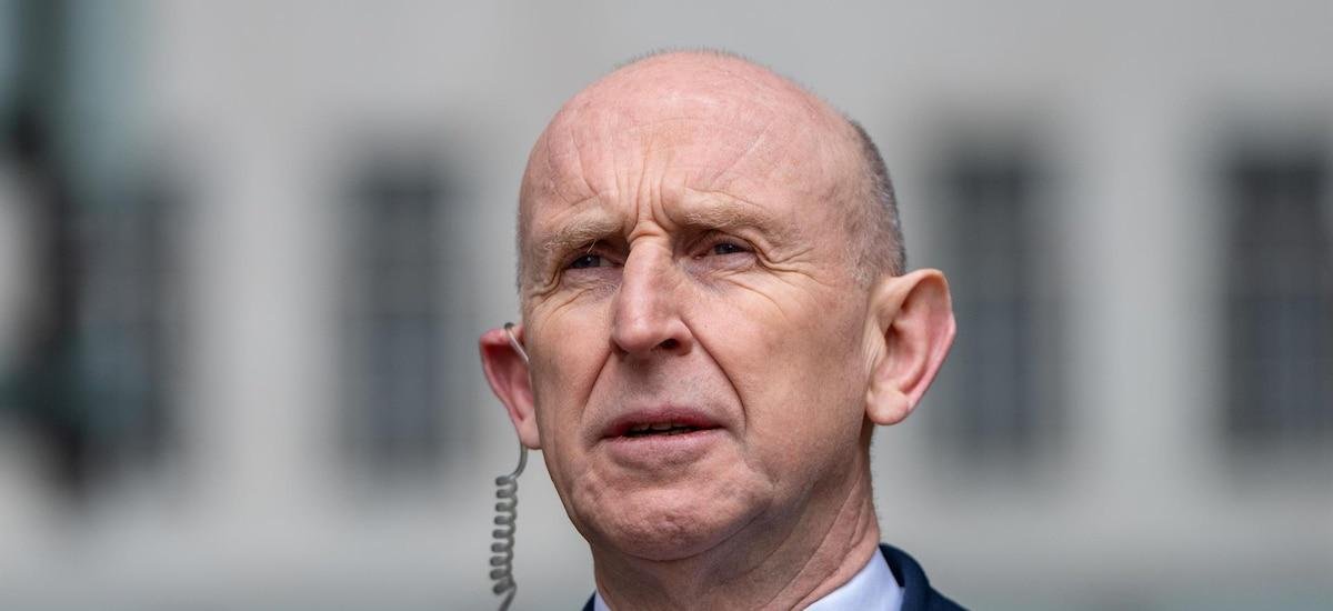 Reino Unido denuncia el lanzamiento de dos misiles desde Irán contra Chipre, donde tiene dos bases militares