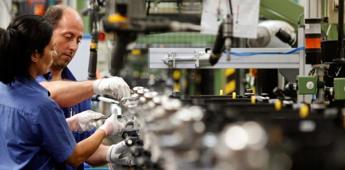 Julio Gambina: “Aquello que está vinculado al mercado interno está generando destrucción de empleo”