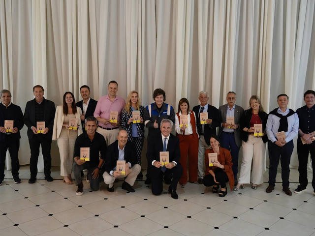 Milei firma el aumento salarial para ministros y altos funcionarios, pero congela su sueldo y el de Villarruel