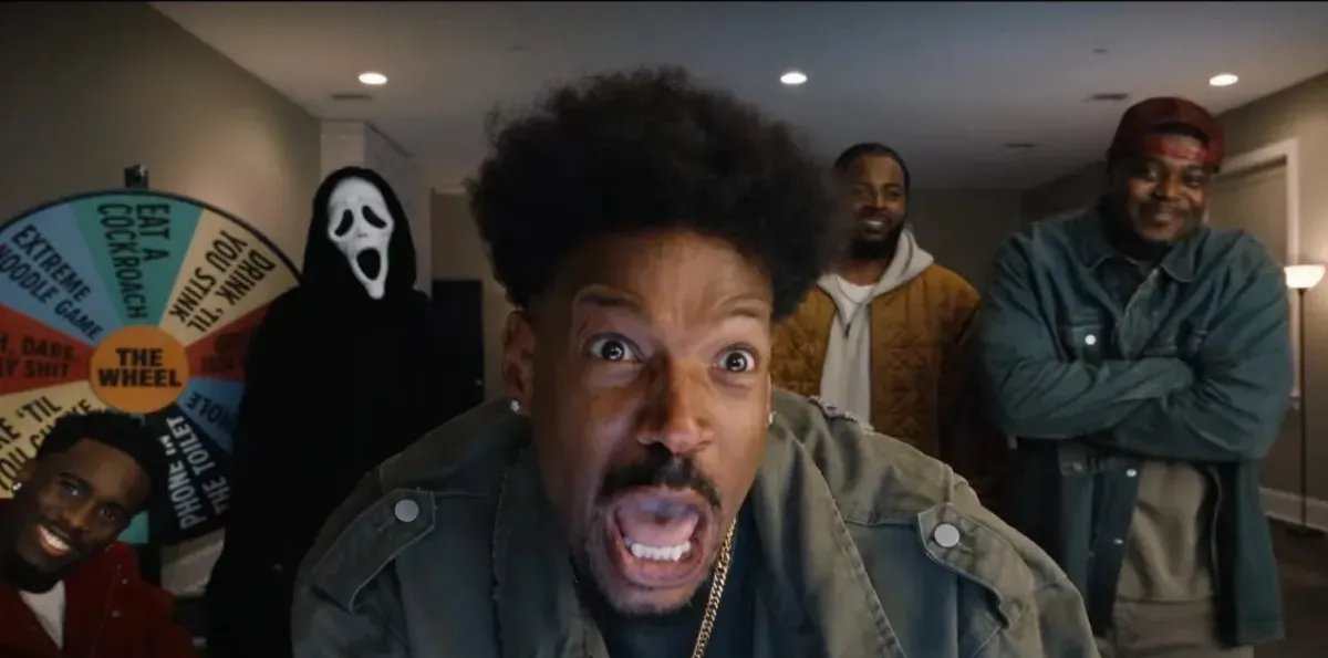 Los hermanos Wayans, Anna Faris y Regina Hall están de regreso en el primer tráiler de “Scary Movie 6”