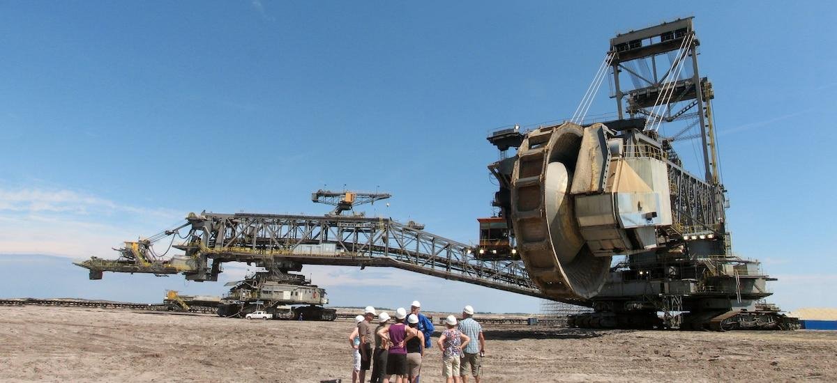 Es el vehículo más grande y pesado del mundo: mide como un edificio de 30 plantas y hace el trabajo de 40.000 personas cada día