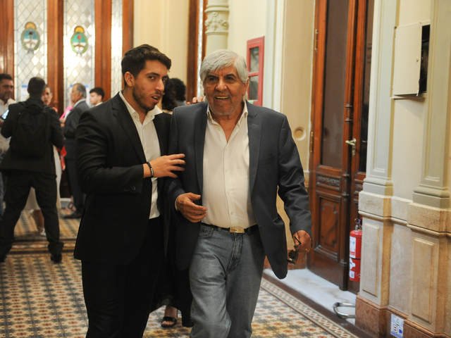 вЂњPortaciГіn de apellidoвЂќ: Hugo Moyano puso a dedo a su hijo menor en un cargo clave de Camioneros