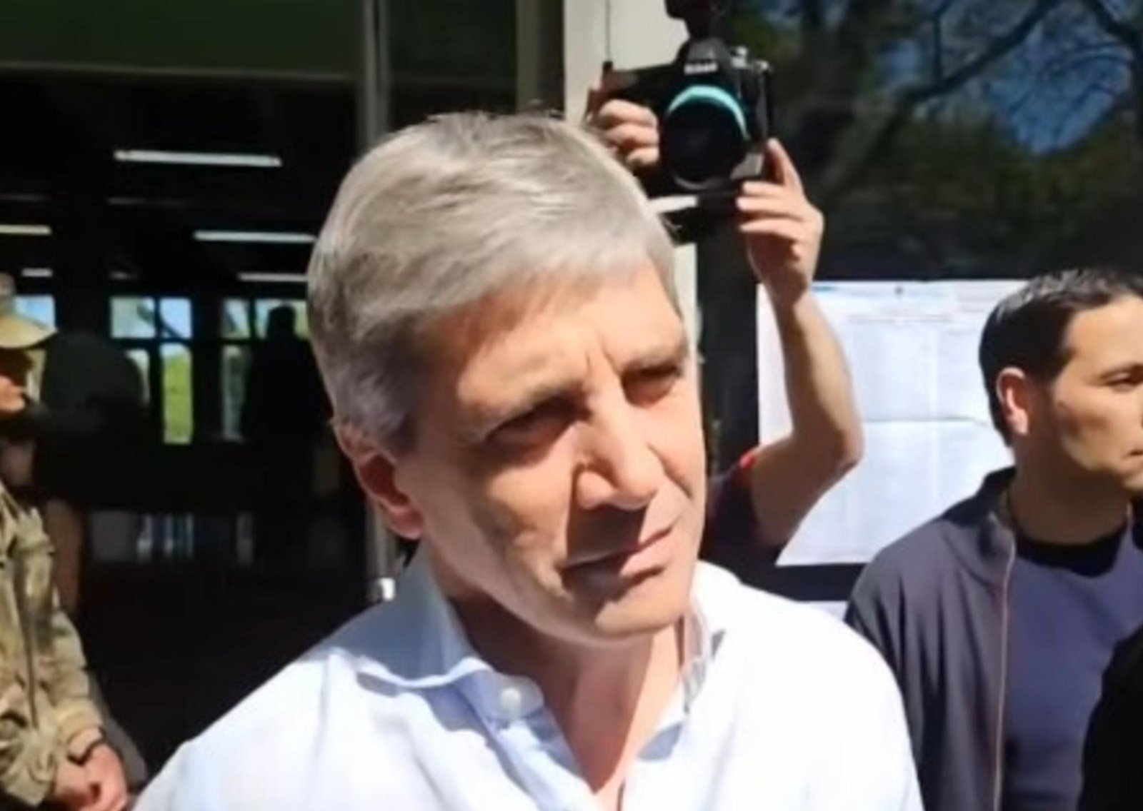 "Yo no compré nunca en mi vida ropa en Argentina", la confesión de Luis Caputo para hablar de los altos precios de la industria textil