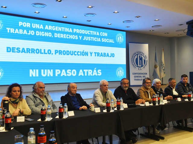 La CGT elige una nueva conducciГіn para negociar con el Gobierno la reforma laboral