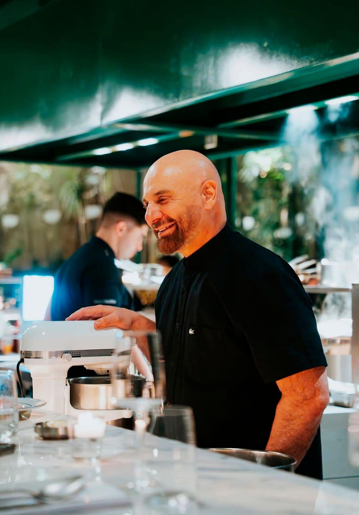 Avanzada corporativa: la nueva mesa del poder gastronómico