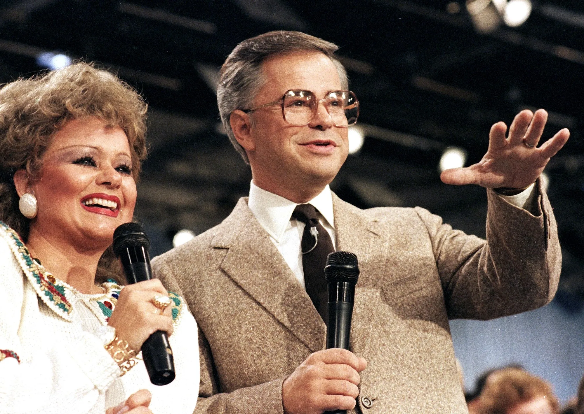Murió Jim Bakker, el telepredicador que construyó un imperio en Estados Unidos y cayó por denuncias de abuso y fraude