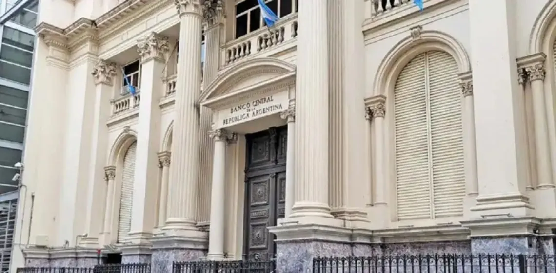 Inflación y dólar en el segundo semestre: qué proyectan las consultoras que releva el Banco Central
