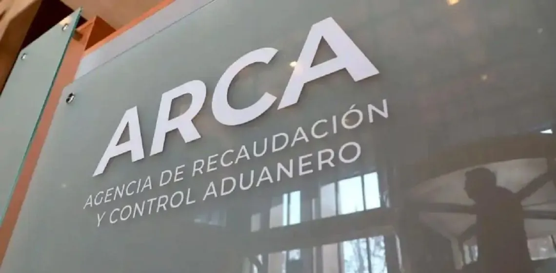 Polémica en ARCA por 246 ascensos discrecionales y sueldos de seis millones de pesos