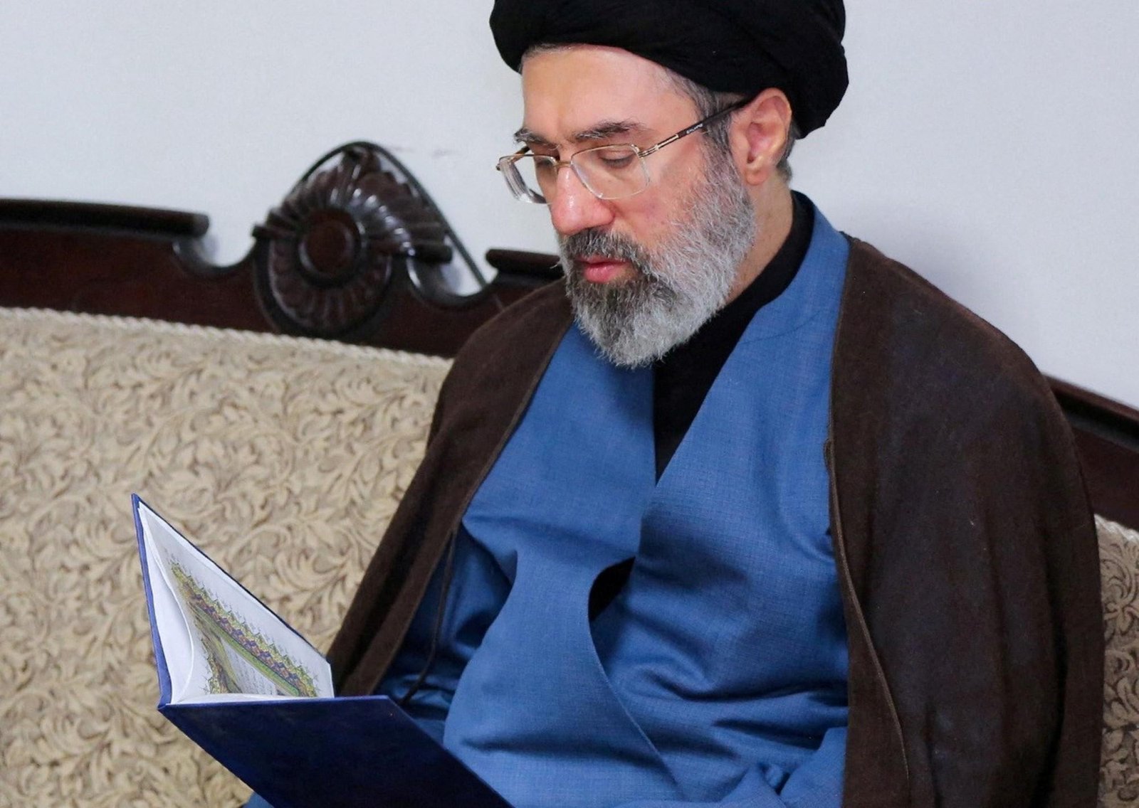 El hijo del ayatolá Ali Jamenei emerge como la principal opción para ser su sucesor