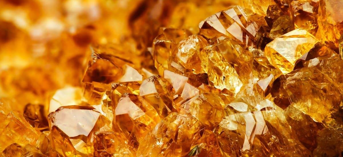 Amatista, ojo de tigre y citrino: significado espiritual, propiedades y cómo usar las piedras energéticas en tu día a día - El Cronista